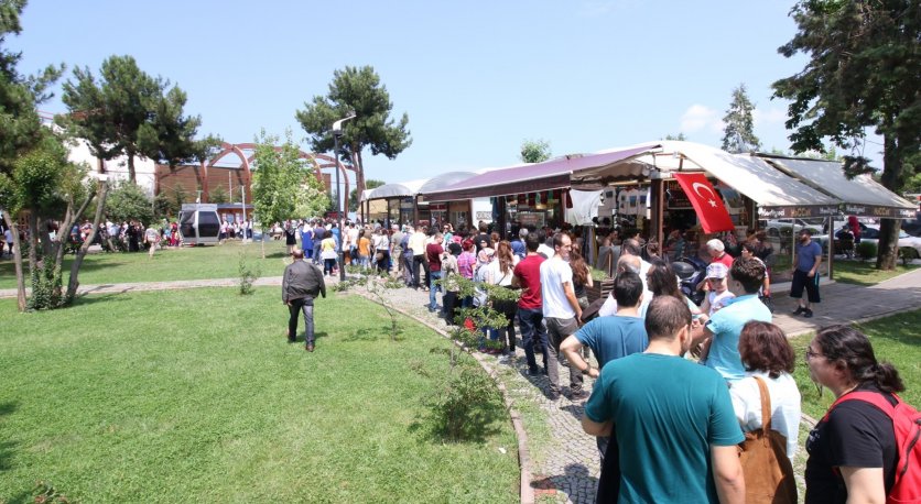 TELEFERİK VE TERS EVDE BAYRAM YOĞUNLUĞU