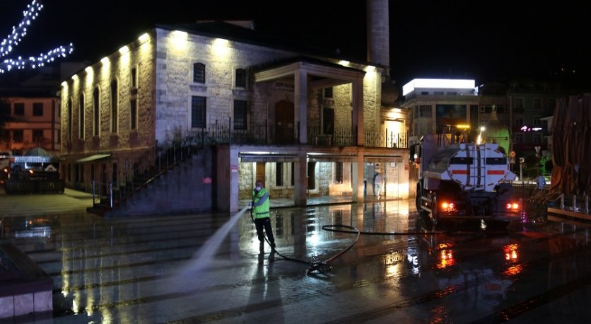 BÜYÜKŞEHİR, CAMİLERİ İBADETE HAZIR HALA GETİRİYOR