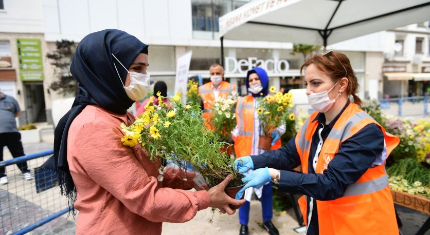 YENİ NORMALE DÖNÜŞ BİR ÇİÇEKLE BAŞLIYOR