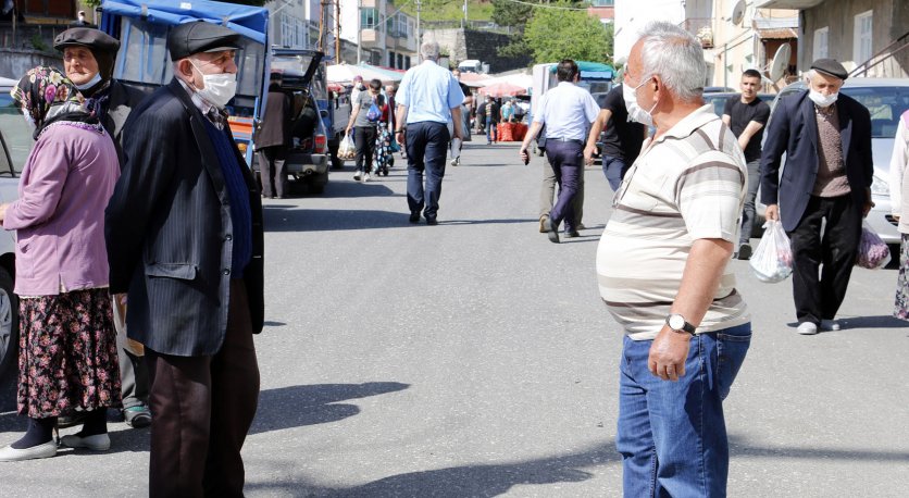 AKKUŞTA PAZARA YENİ GÜNÜNDE YOĞUN İLGİ