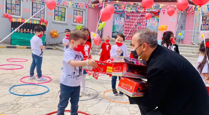 VALİ SONEL, ÇOCUKLARA BAYRAM SEVİNCİ YAŞATTI