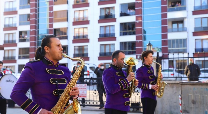KENT ORKESTRASI YOLA ÇIKIYOR