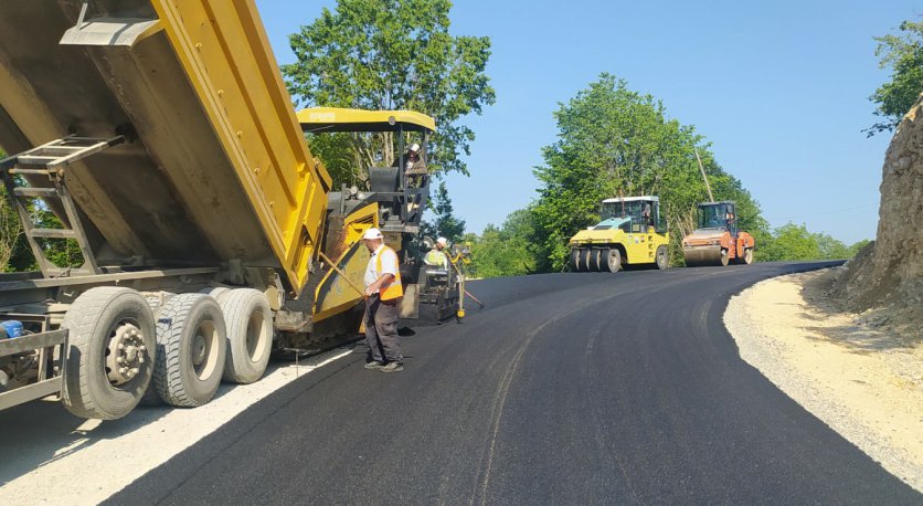 BÜYÜKŞEHİR´DEN ÜNYE´YE SICAK ASFALT KONFORU