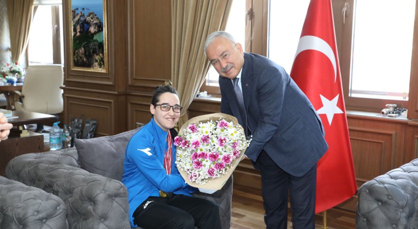 BAŞKAN GÜLER TÜRKİYE ŞAMPİYONLARINI AĞIRLADI