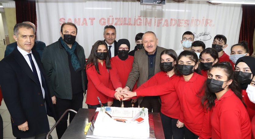 BÜYÜKŞEHİR İŞİTME ENGELLİ ÖĞRENCİLERİ UNUTMADI