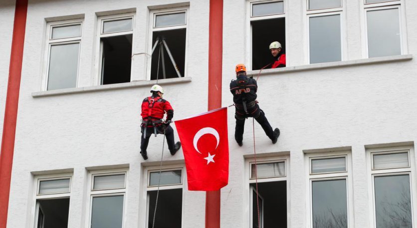 OKULLARDA DEPREM VE YANGIN TATBİKATI YAPILDI