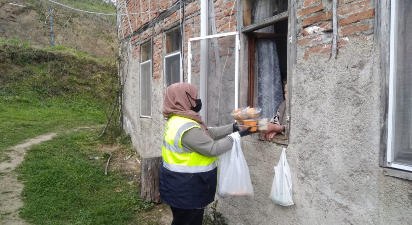 BÜYÜKŞEHİR RAMAZANDA EKMEĞİNİ BÖLÜŞÜYOR