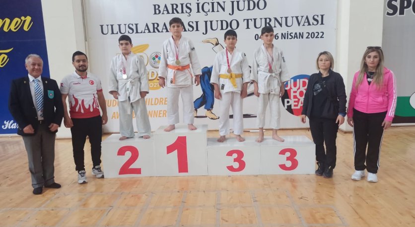 BÜYÜKŞEHİR SPORCULARI MADALYALARA DOYMUYOR
