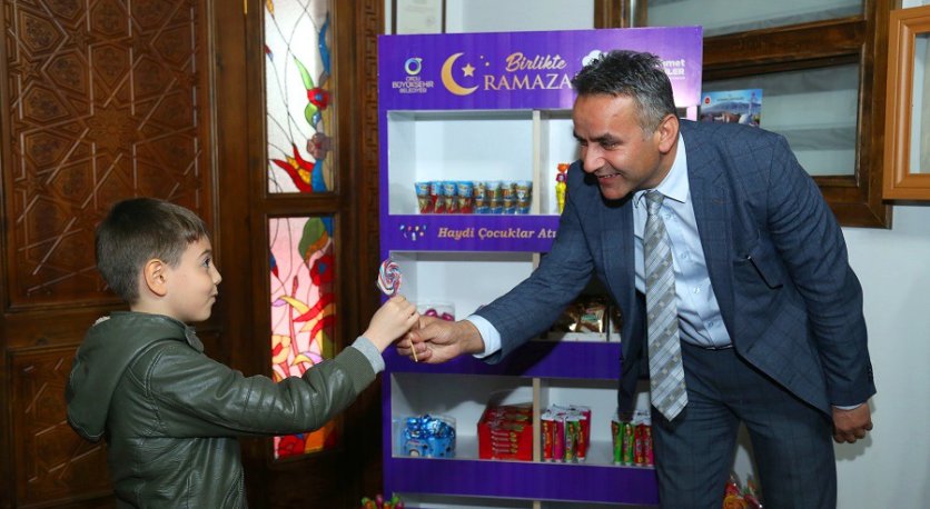 ÇOCUKLARA CAMİLERDE TATLI SÜRPRİZ
