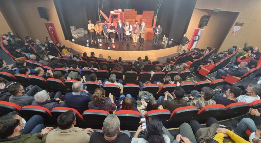POLİS MENSUPLARINA TİYATRO KEYFİ 