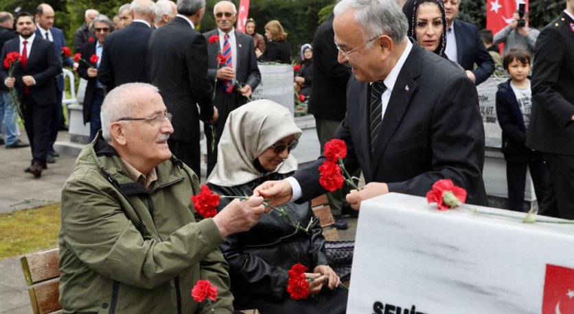 AREFE GÜNÜNDE ŞEHİTLİKLER ZİYARET EDİLDİ