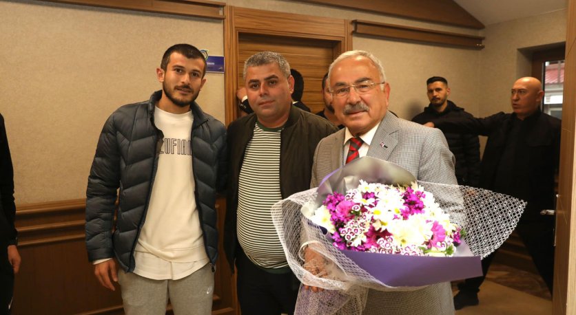 SPOR CAMİASI BAŞKAN GÜLER´İN YANINDA