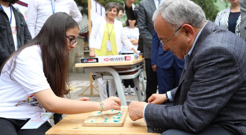BAŞKAN GÜLER, MİNİK KÂŞİFLERLE BULUŞTU 