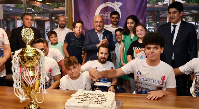 BAŞKAN GÜLER ORDUNUN YILDIZLARI İLE BİR ARAYA GELDİ