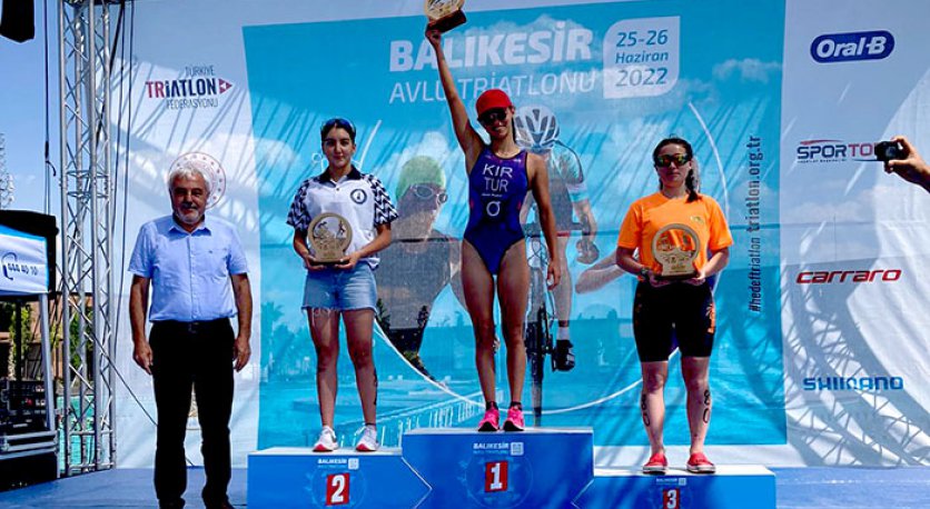 BÜYÜKŞEHİR SPORCUSU SELİNAY BAŞARIYA DOYMUYOR