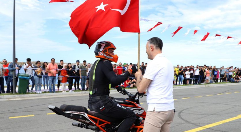 BÜYÜKŞEHİRDEN NEFES KESEN FESTİVAL