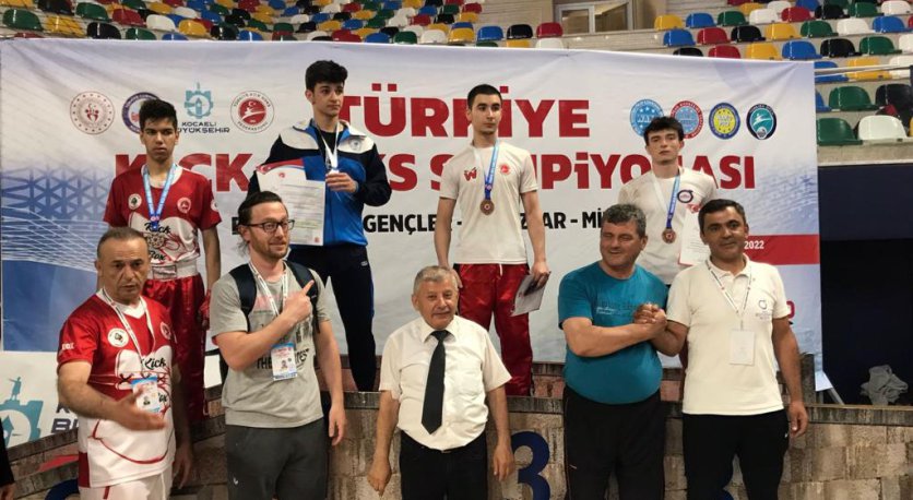 KİCK BOKSDA BÜYÜKŞEHRE 2 GÜMÜŞ, 1 BRONZ MADALYA