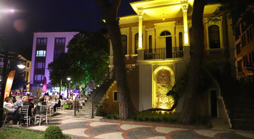 TARİHİ KONAK´TA 80LER KONSERİ 