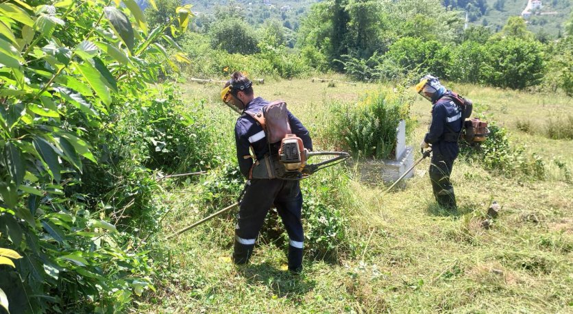 BÜYÜKŞEHİR MEZARLIKLARI BAYRAMA HAZIRLIYOR