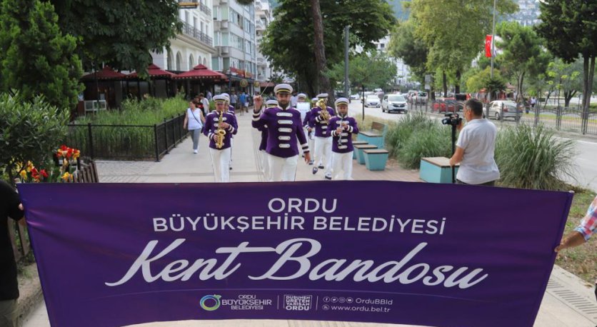KENT BANDOSU ŞEHRE RENK KATTI