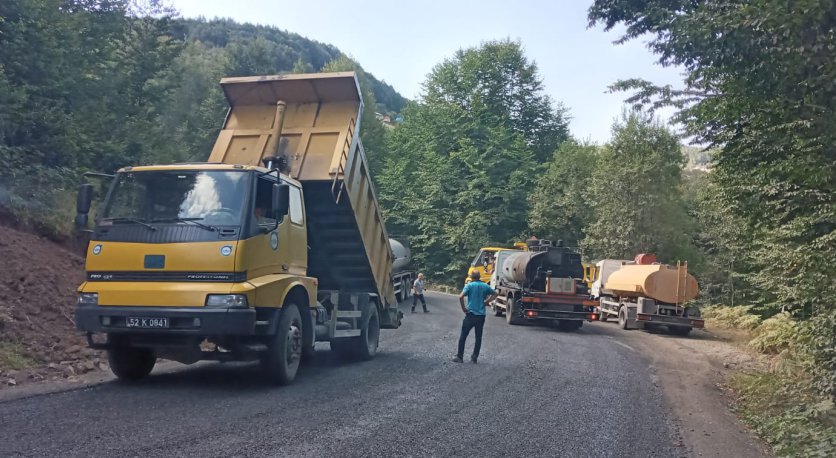 AKKUŞ´UN GRUP YOLLARI ASFALTLA BULUŞUYOR