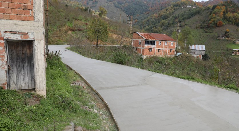 39 YIL ÖNCE AÇILAN GÜZERGÂHTA BETON YOL SEVİNCİ