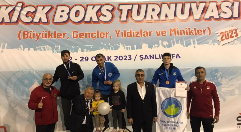 BÜYÜKŞEHİR SPORCULARINDAN KİCK BOKSTA BÜYÜK BAŞARI 