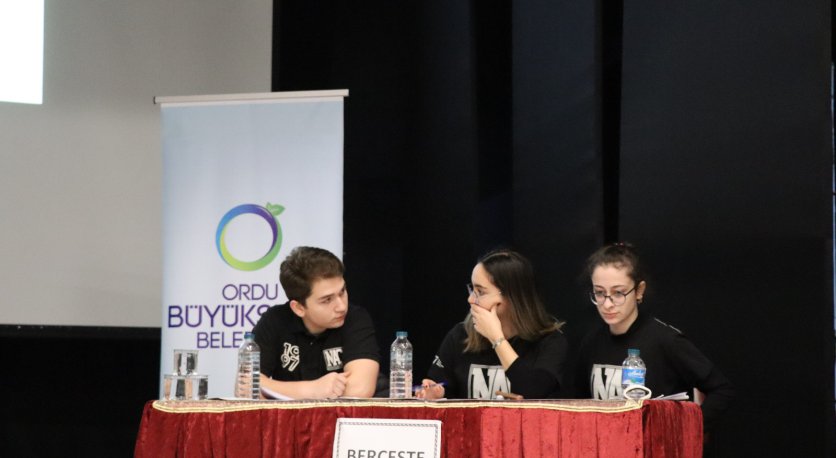 GENÇLER FİKİRLERİ İLE YARIŞIYOR 