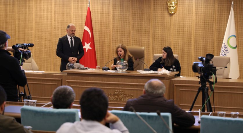 ORDU´DA SÖZLEŞMELİ PERSONEL SEÇİMİ NOTER HUZURUNDA KURA ÇEKİMİ VE CANLI YAYINLA GERÇEKLEŞTİ