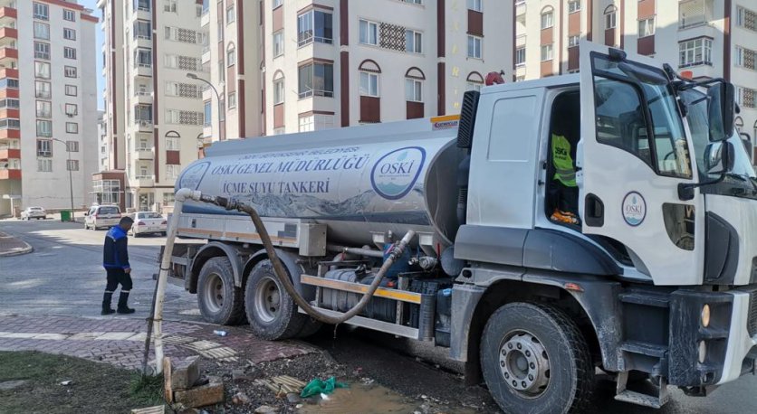 BÜYÜKŞEHİRDEN DEPREM BÖLGELERİNE 12 ADET SU TANKERİ GÖNDERİLDİ