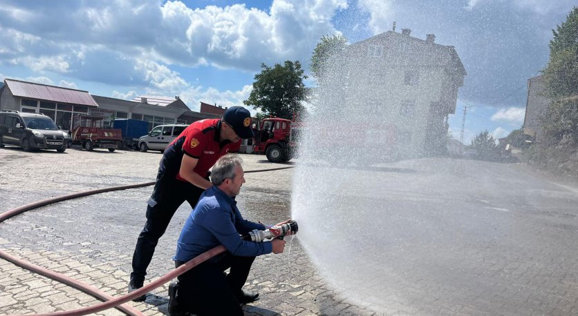 GÖNÜLLÜ İTFAİYECİLER YETİŞİYOR