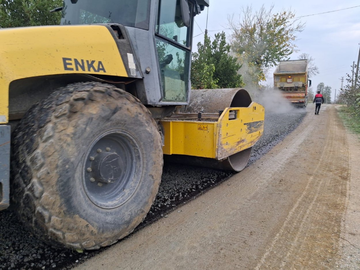 ALTINORDU KIZILHİSAR MAHALLE YOLU ASFALTLANIYOR