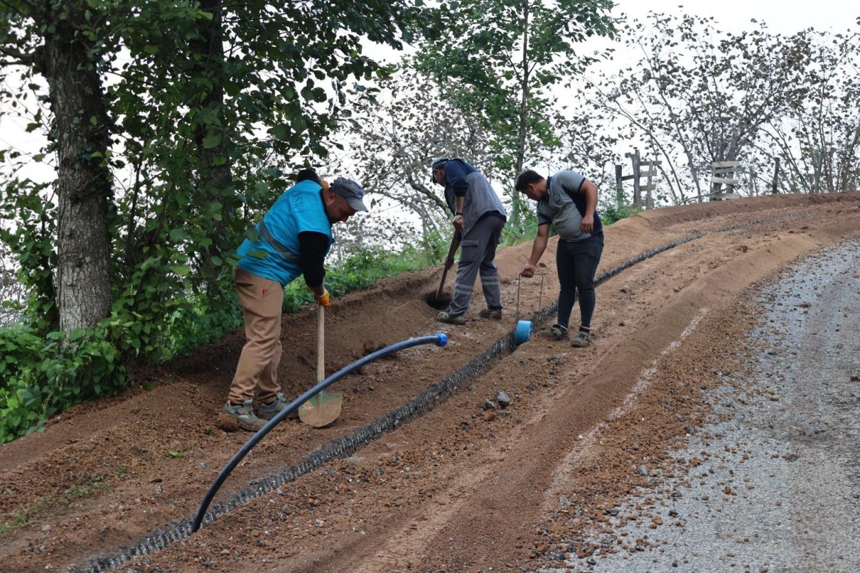 GÜLYALI’DA İÇMESUYU HATTI SİL BAŞTAN YENİLENİYOR
