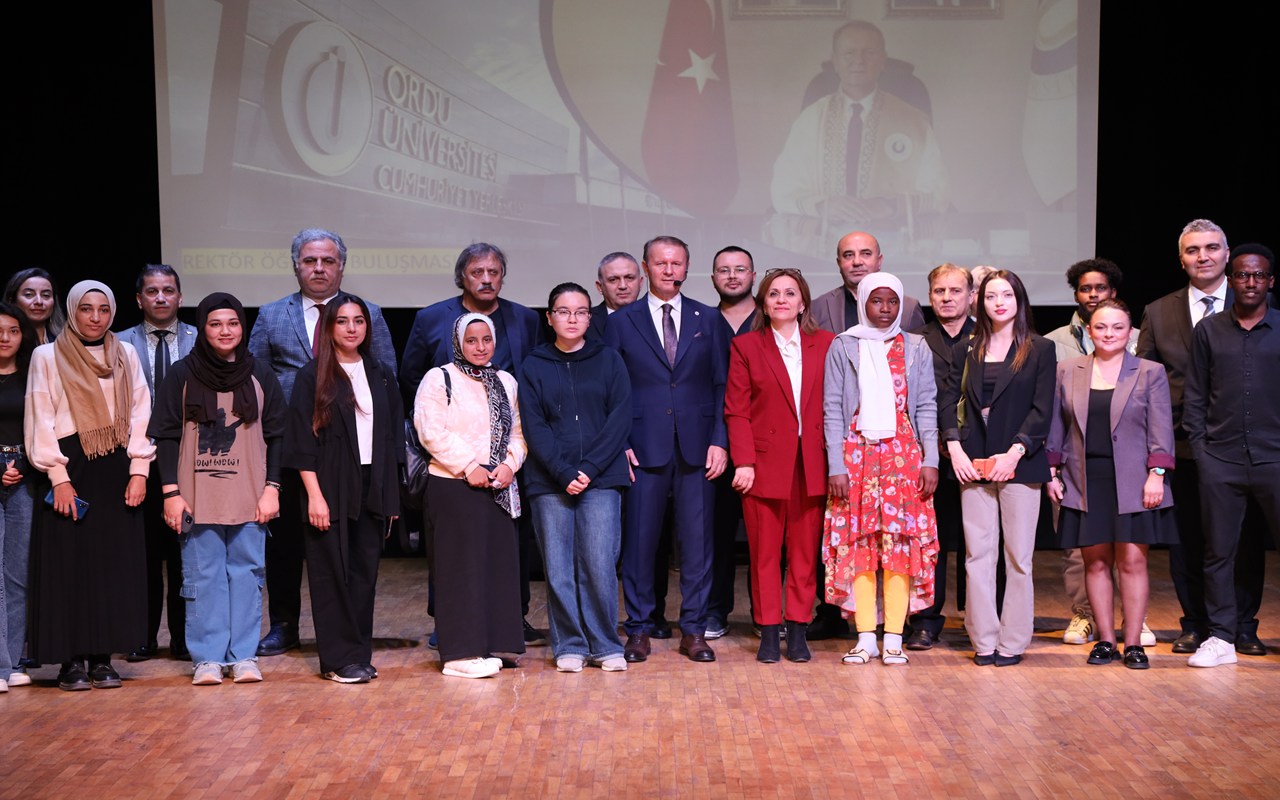 Rektör Baş, “Rektör-Öğrenci Buluşması”nda Öğrencilerle Bir Araya Geldi