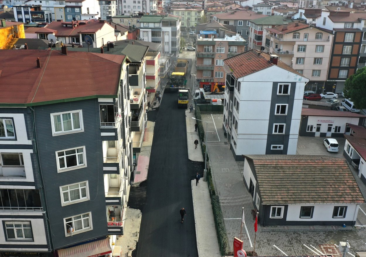 ÜNYE VETERİNER SOKAK SICAK ASFALTLA BULUŞTU