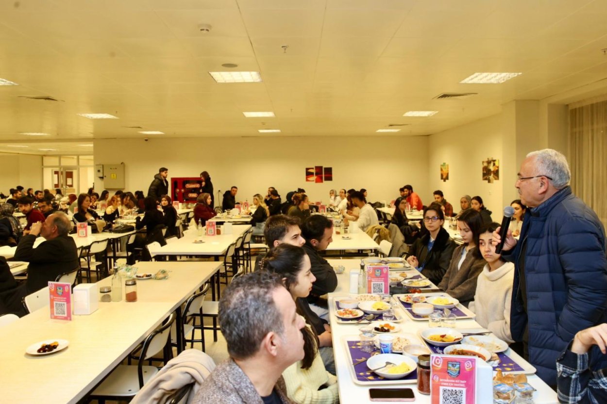 GENÇLERİN BAŞKANI GÜLER, İFTARINI ÖĞRENCİLERLE YAPTI