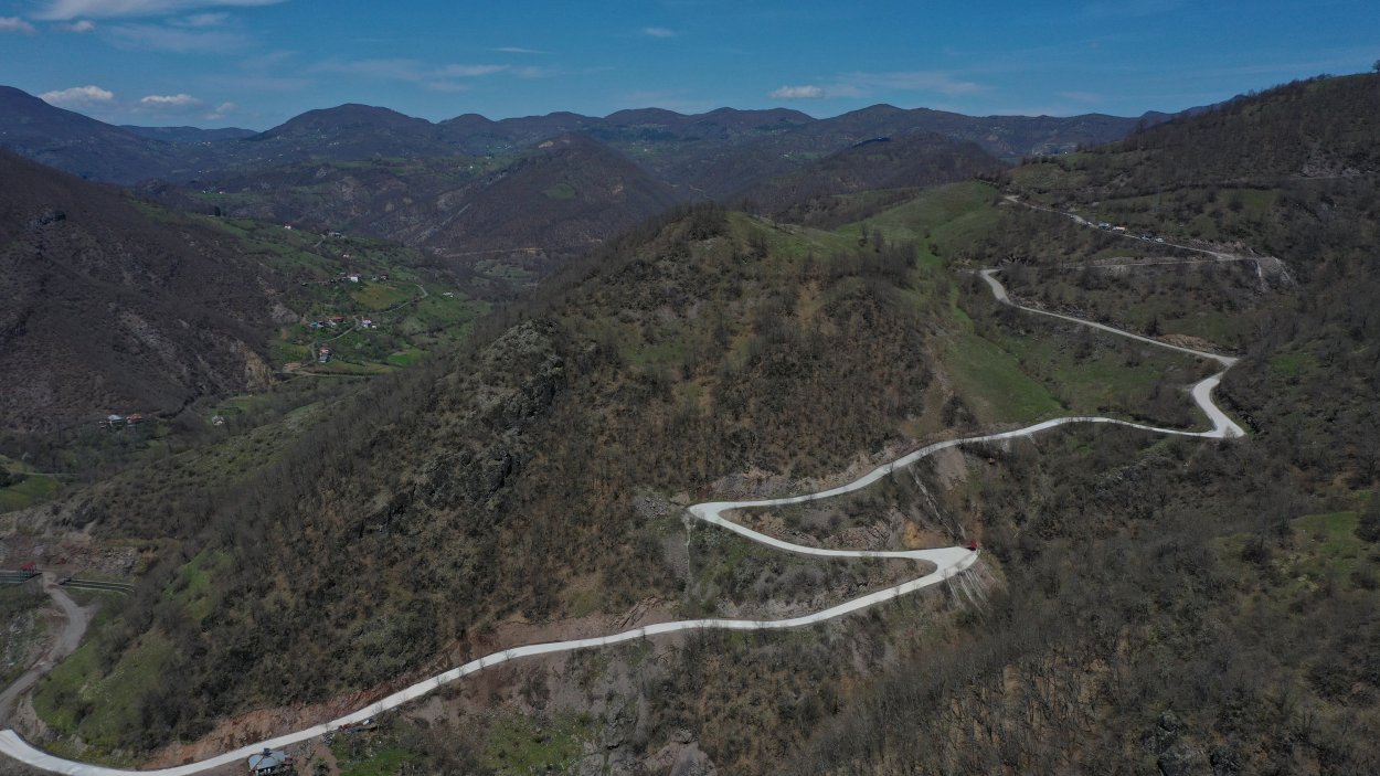 AKKUŞ’TA 7 MAHALLEYE HİTAP EDEN YOL KONFORA KAVUŞTU