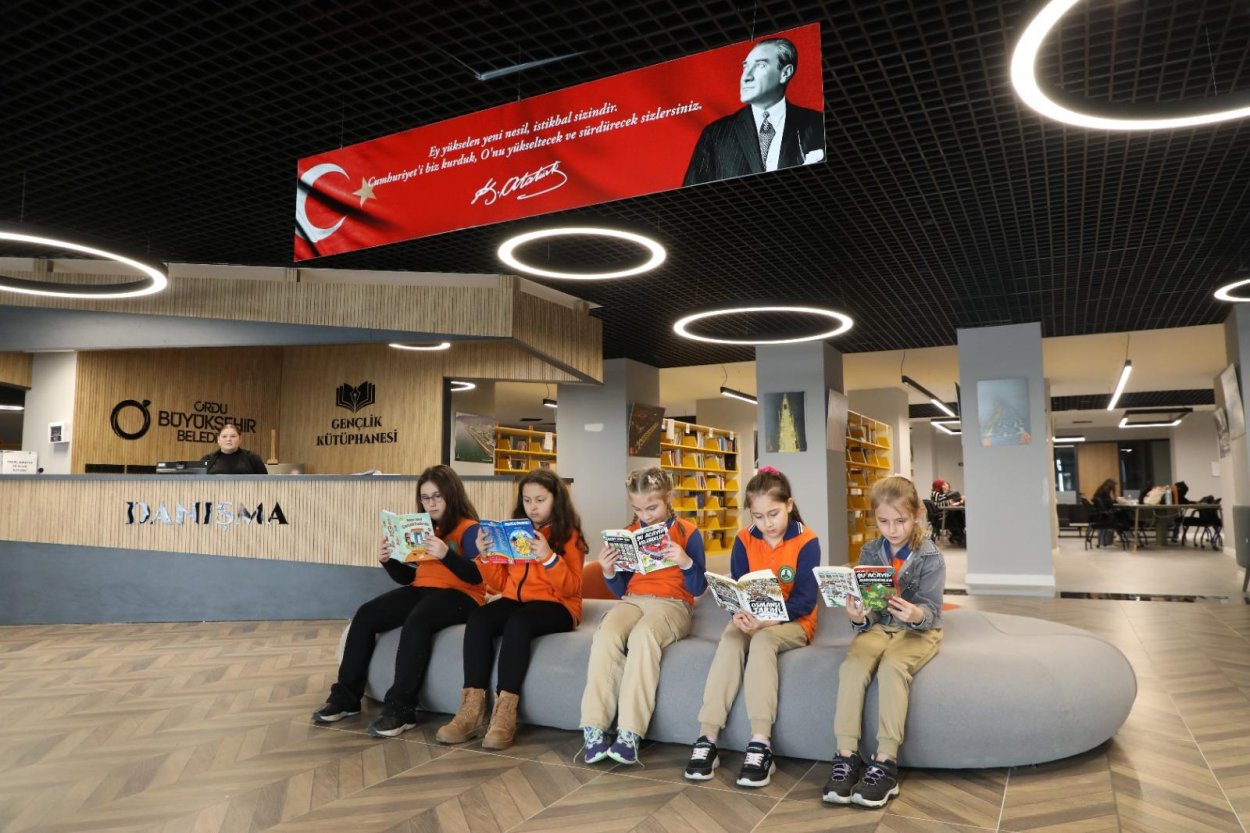 BÜYÜKŞEHRİN KÜTÜPHANELERİ KENDİNE HAYRAN BIRAKIYOR