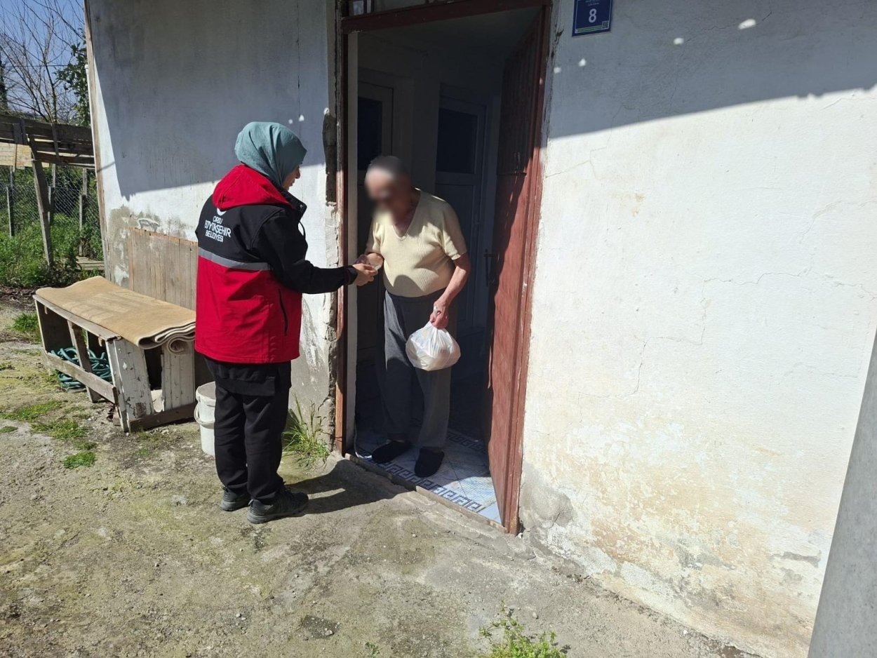 HER GÜN BÜYÜKŞEHİRDEN ÜCRETSİZ SICAK YEMEK