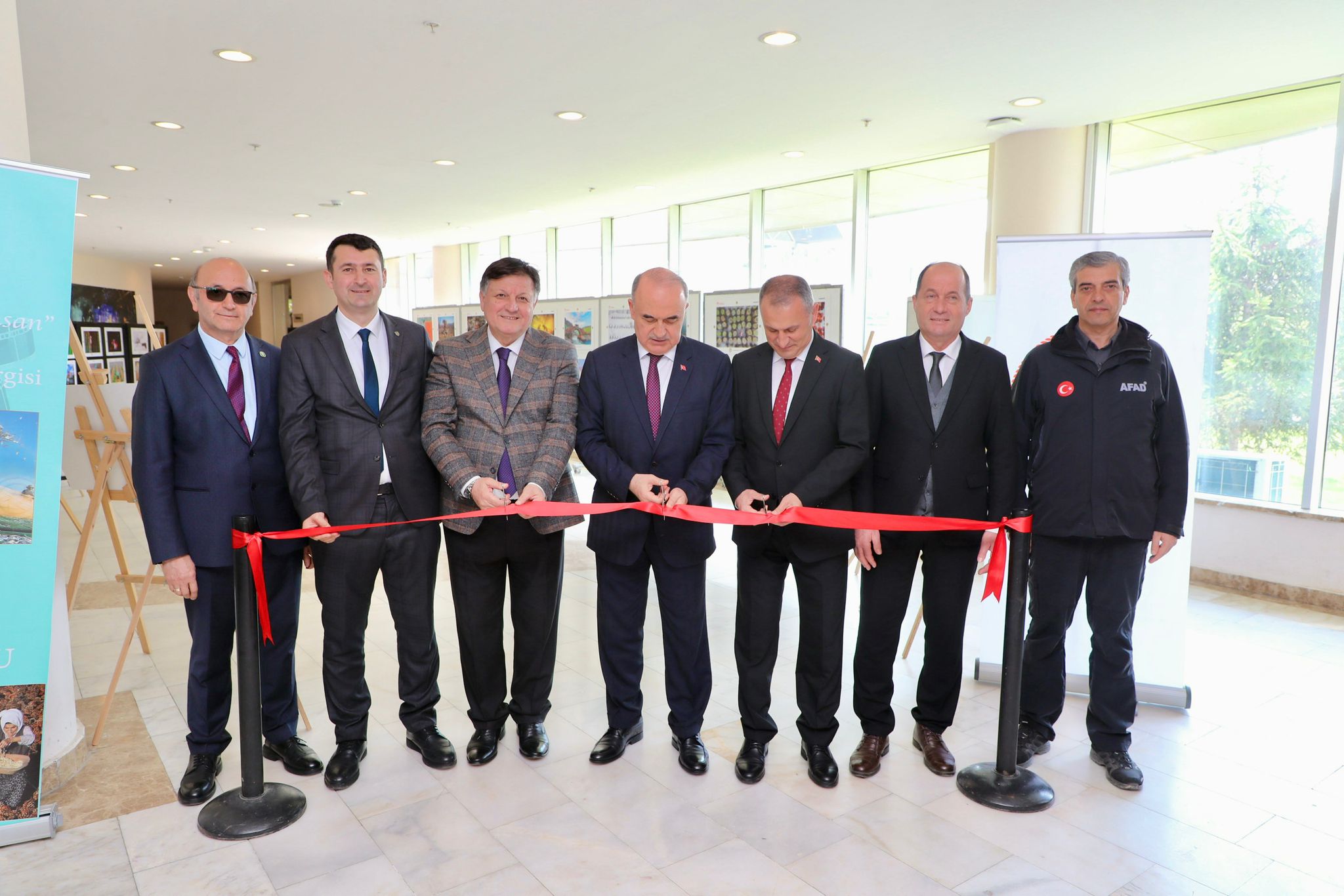 Vali Erol, “Uluslararası Tarım Orman ve İnsan” Konulu Fotoğraf Sergisinin Açılışına Katıldı