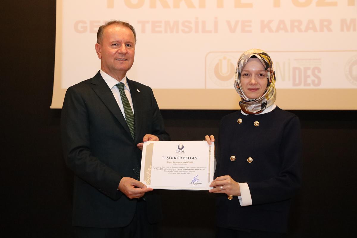 “Türkiye Yüzyılı’nda Genç Temsili ve Karar Mekanizmaları” Konferansı Gerçekleştirildi