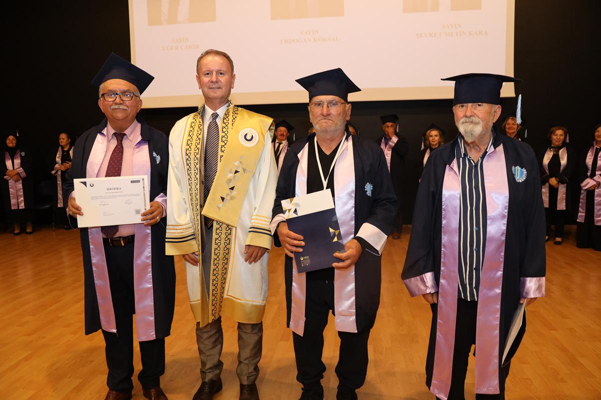 3. Yaş Üniversitesi İlk Mezunlarını Verdi
