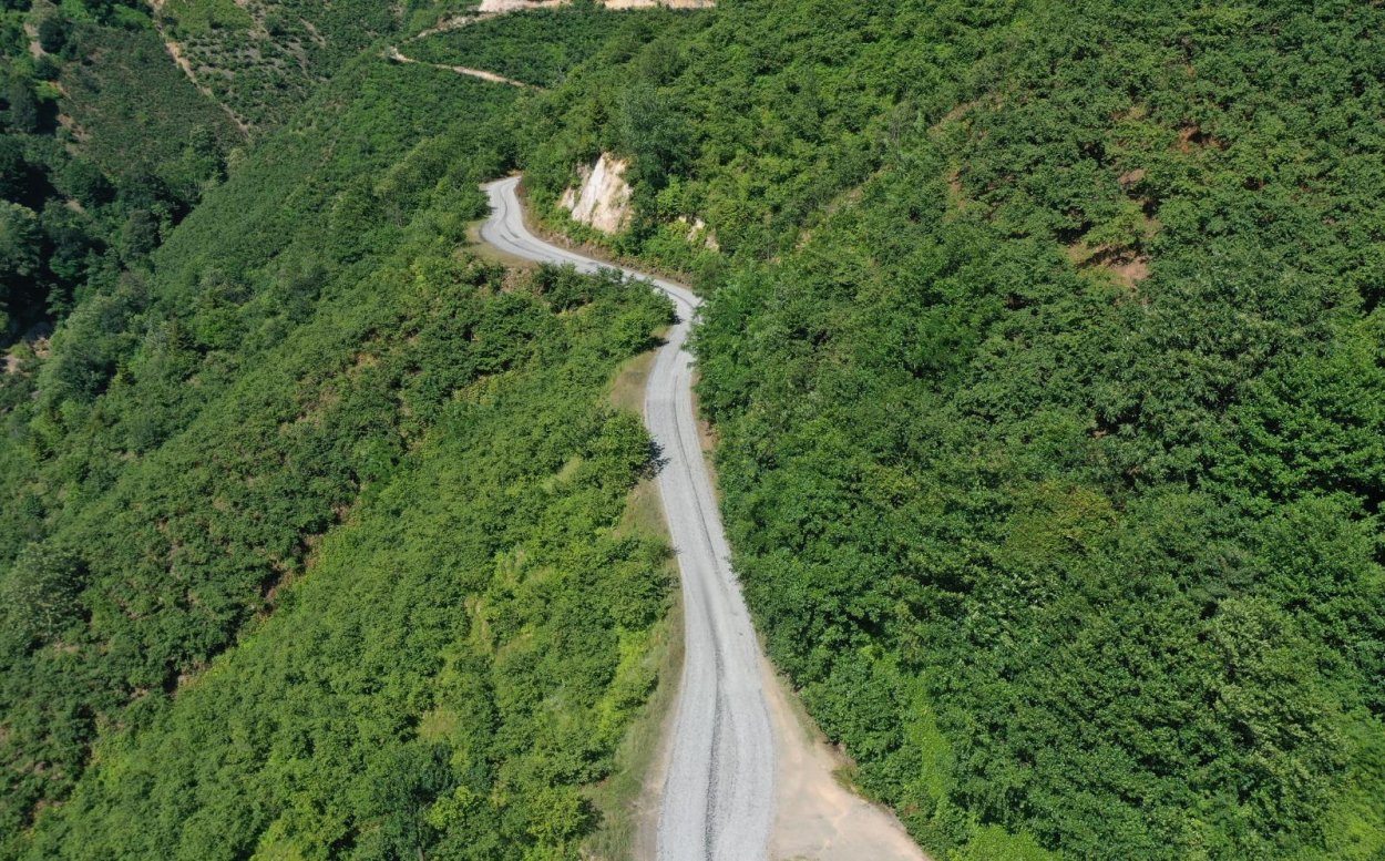ALTINORDU’DA İKİ MAHALLEYE ULAŞIM SAĞLAYAN YOL ASFALTLANIYOR