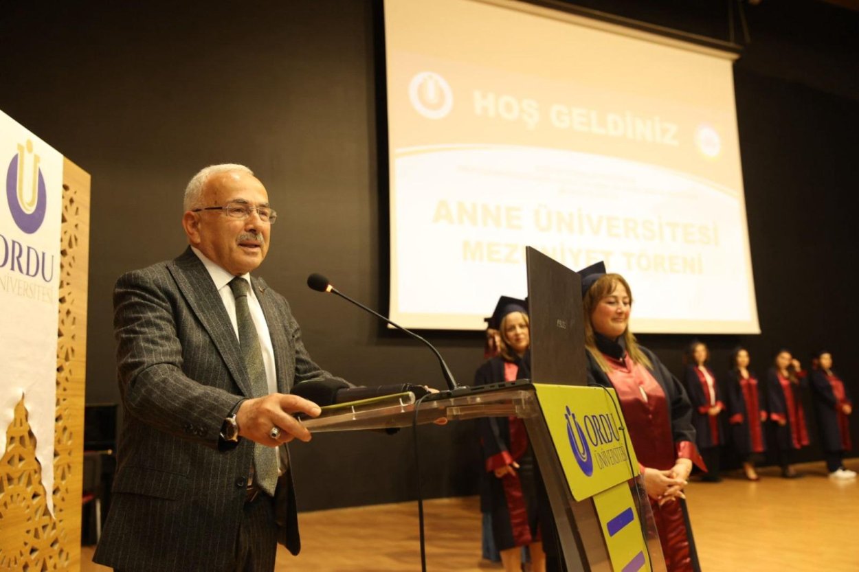 ANNE ÜNİVERSİTESİ İKİNCİ DÖNEM ÖĞRENCİLERİ MEZUN OLDU