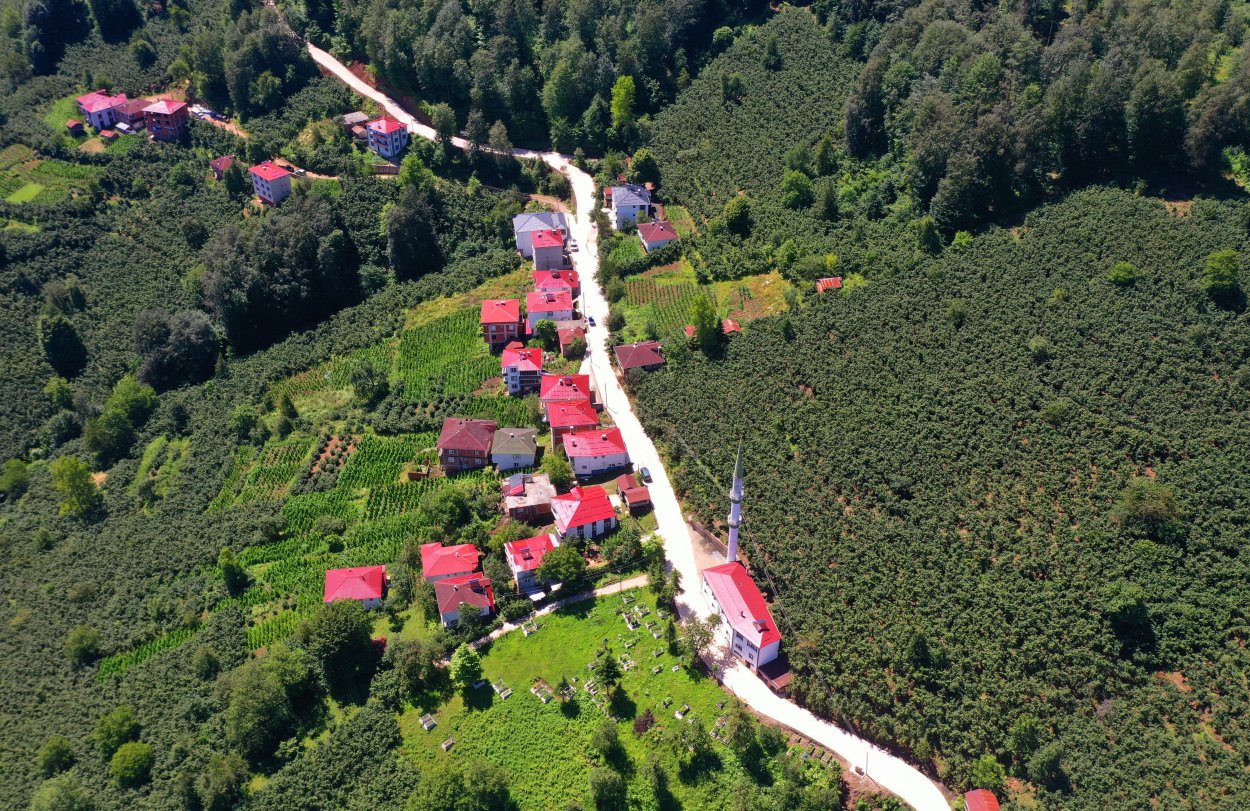 BÜYÜKŞEHİRDEN AYBASTI ALACALAR’A BETON YOL