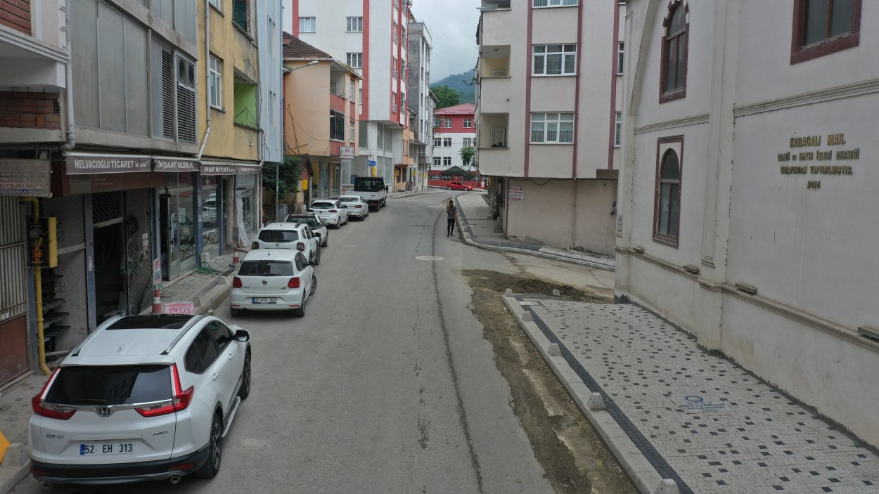KUMRU KARACALI MAHALLESİ’NDE KALDIRIM ÇALIŞMASI