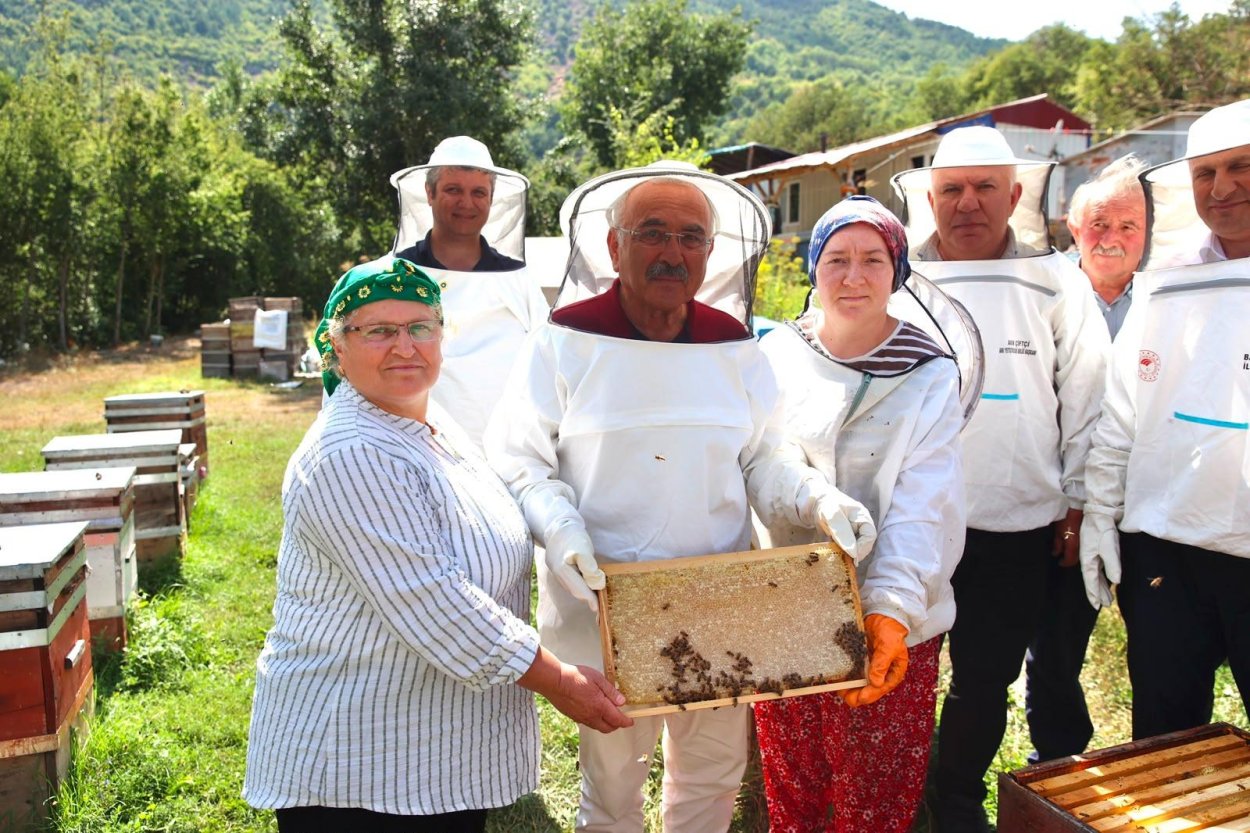 BAŞKAN GÜLER’DEN ARICILARA VARROA İLACI DESTEĞİ MÜJDESİ