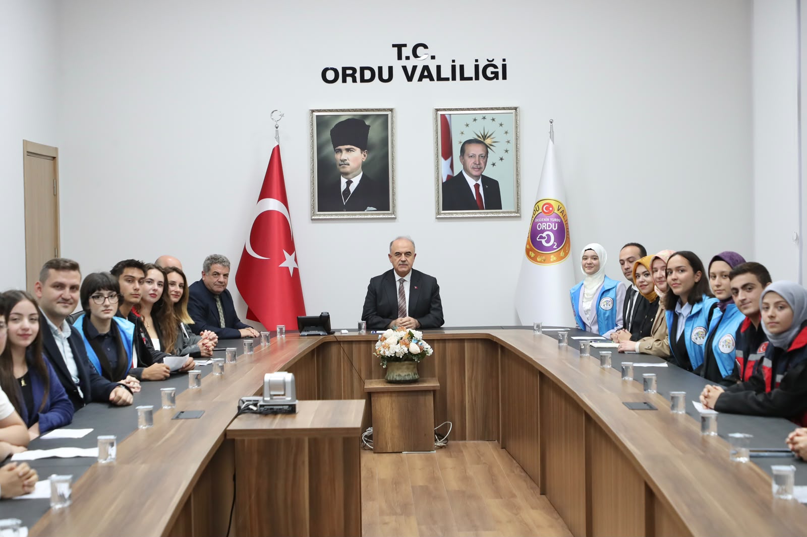 Çocuk Hakları Ekseninde COP31 Karadeniz Zirvesi Kapsamında İlimize Gelen Heyet, Vali Erol'u Ziyaret Etti