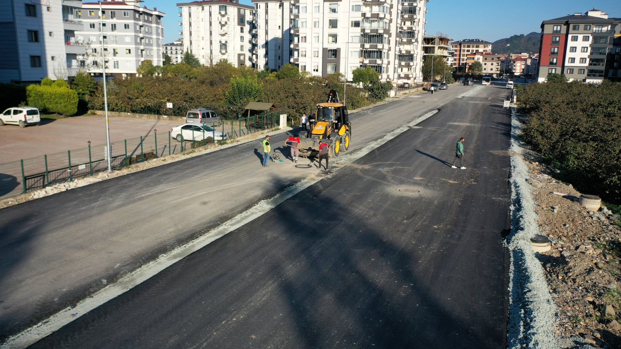 BÜYÜKŞEHİRDEN CUMHURİYET’E SICAK ASFALT