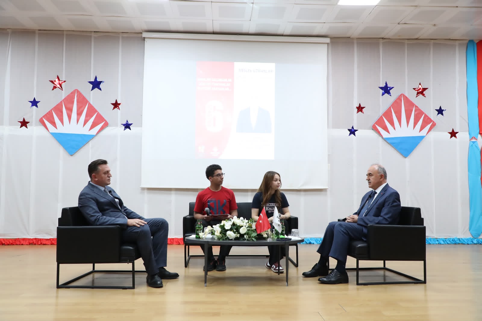 Vali Erol, Öğrencilerle Tecrübelerini Paylaştı
